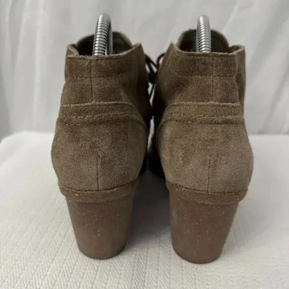Clarks Carleta Lyon Ankle Boot Bootie Lace Up Women’s‎ 12 Khaki Brown Suede - Picture 3 of 8
